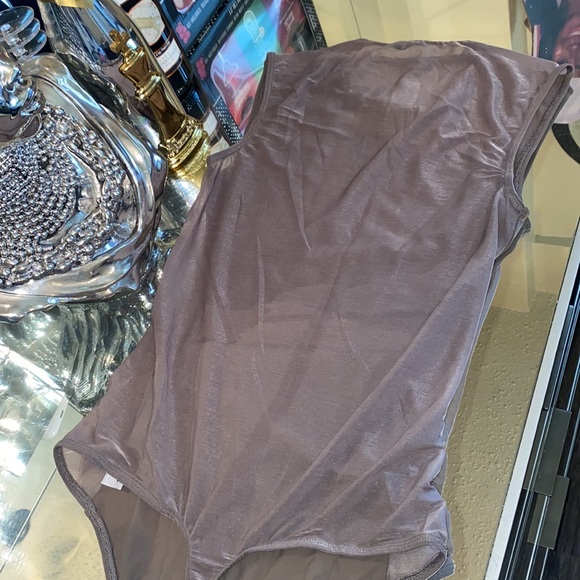 Beautiful ALIX peekaboo bodysuit - Picture 3 of 4